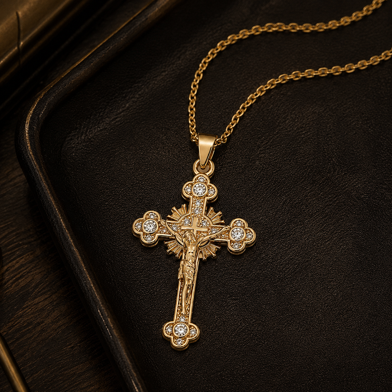Collar Cruz Radiante